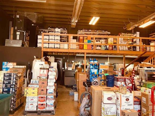 The Pit Stop: 8034 Stagestop Rd, Summerset, SD 57718